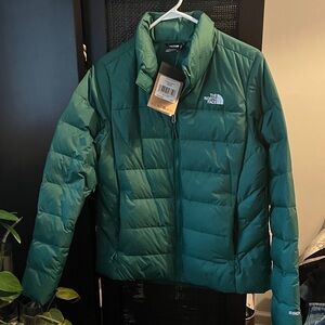 The North Face Emerald Puffer Jacket. Size medium
